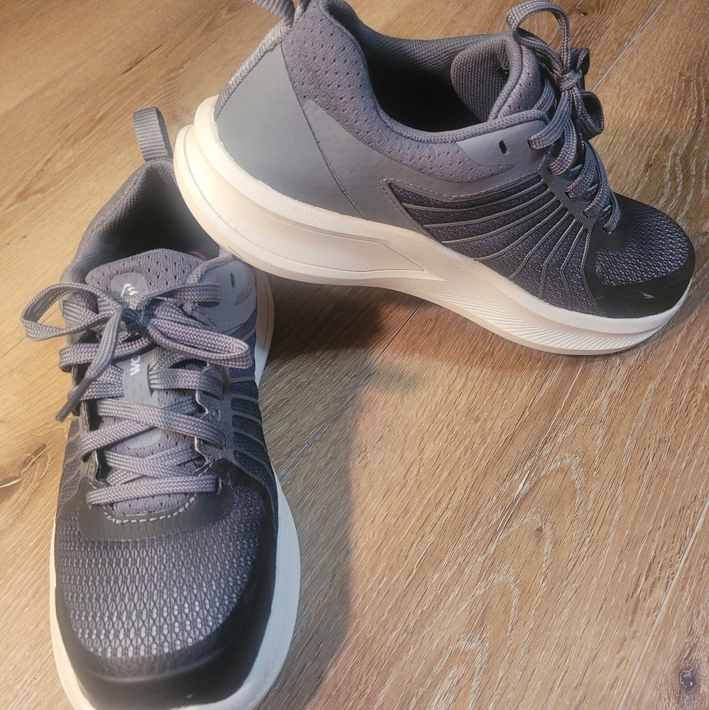 Wolverine Women's 8W Steel Toe Slip Resistant work shoe